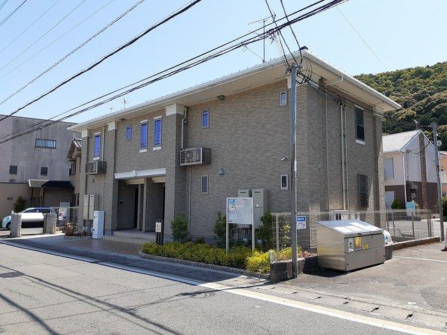 京都市西京区嵐山谷ケ辻子町のアパートの建物外観