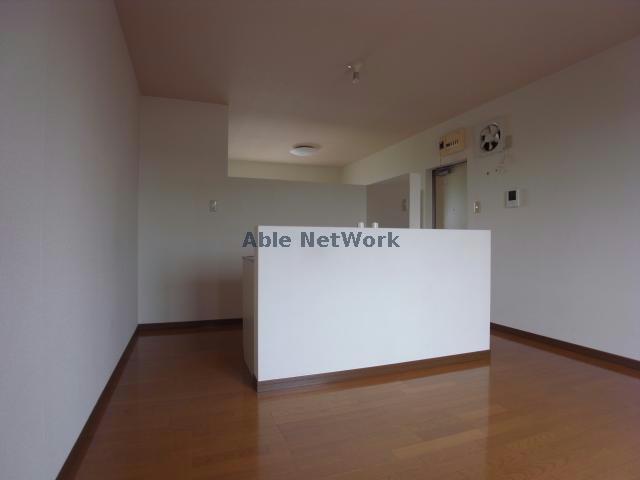 居室・リビング　リビング全体の眺め