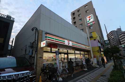 【墨田区文花のマンションのコンビニ】