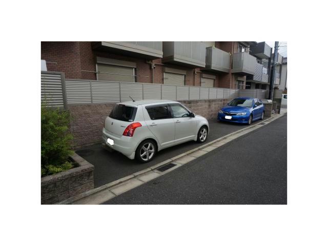 【東大阪市中野のアパートの駐車場】