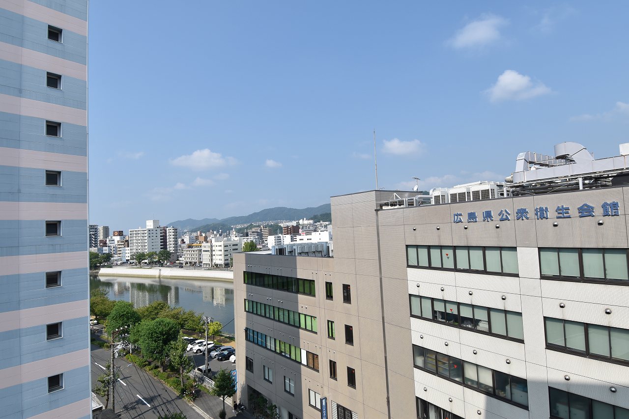 【広島市中区広瀬北町のマンションのバルコニー】