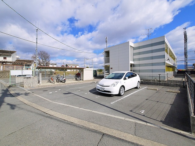 【大和郡山市長安寺町のマンションの駐車場】