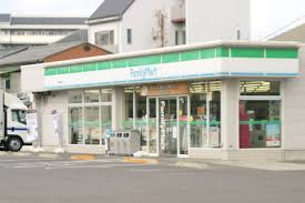 コンビニ　ファミリーマート 高松茜町店（コンビニ）まで935m