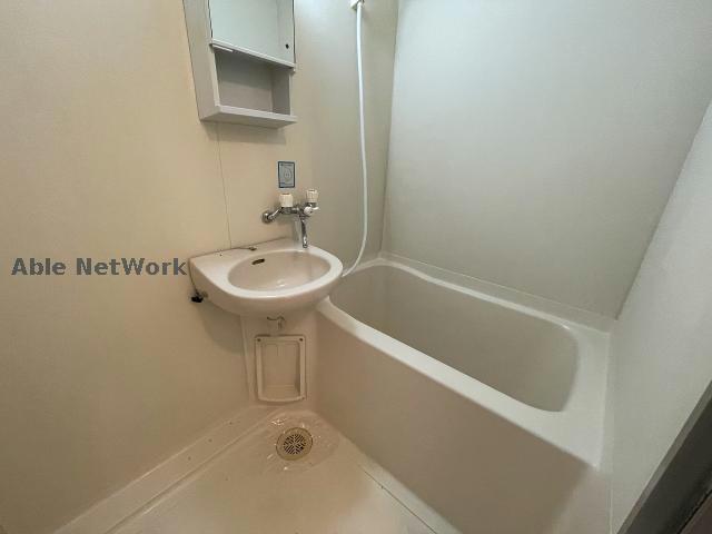 洗面設備　※同物件別部屋の写真です。