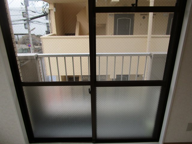 バルコニー　バルコニーからの眺望は目の前に別のマンションがございます♪