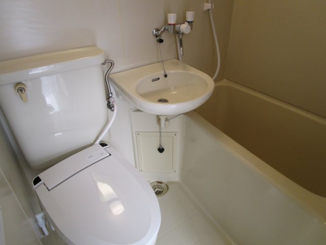 バス・シャワールーム　温水洗浄便座付きのトイレで便座が温かくて快適です♪