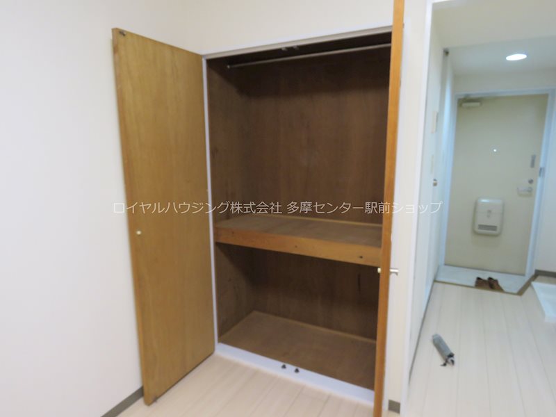 収納　クローゼットは奥行きがありたくさんの物が入ります♪