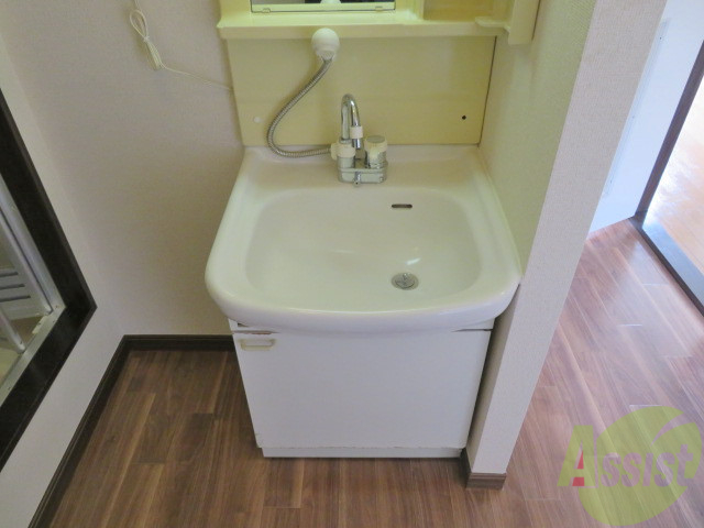 洗面設備　忙しい朝の味方、独立洗面台があるのは嬉しいですね。