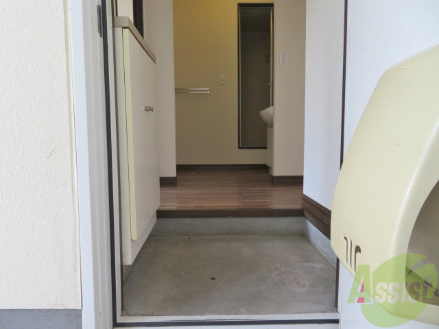 玄関　玄関から見た景色はこちらです。イメージできますか。