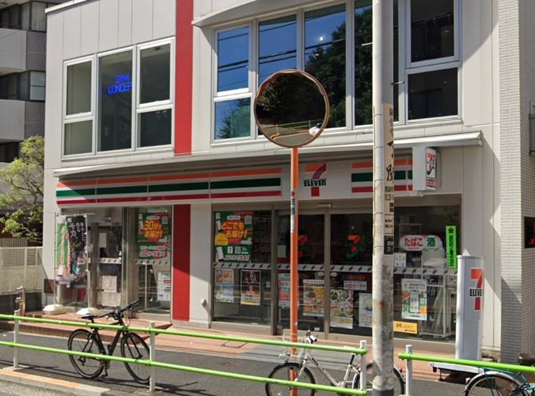 コンビニ　セブンイレブン西麻布3丁目店（コンビニ）まで121m