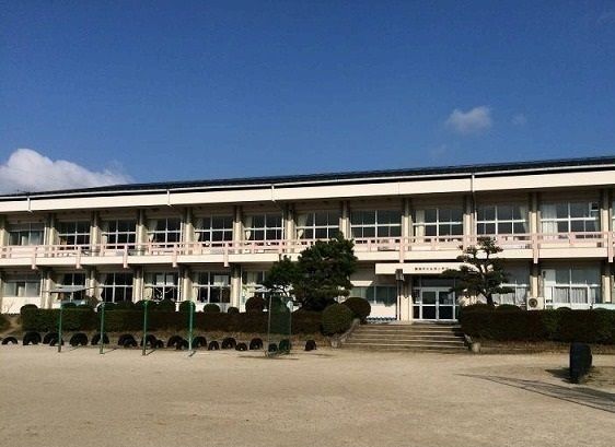 小学校　加茂小学校（小学校）まで1000m