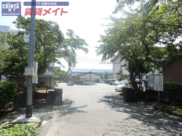 中学校　松阪市立鎌田中学校（中学校）まで1587m