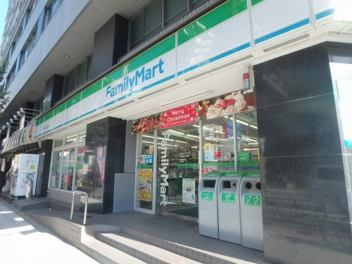 コンビニ　ファミリーマート西本町店（コンビニ）まで68m