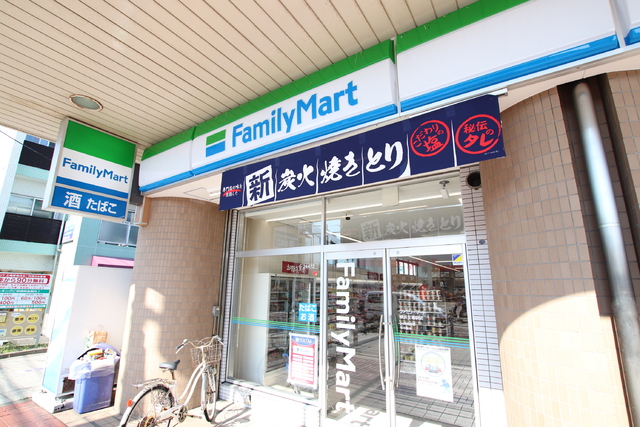 コンビニ　ファミリーマート横浜立場駅前店（コンビニ）まで450m