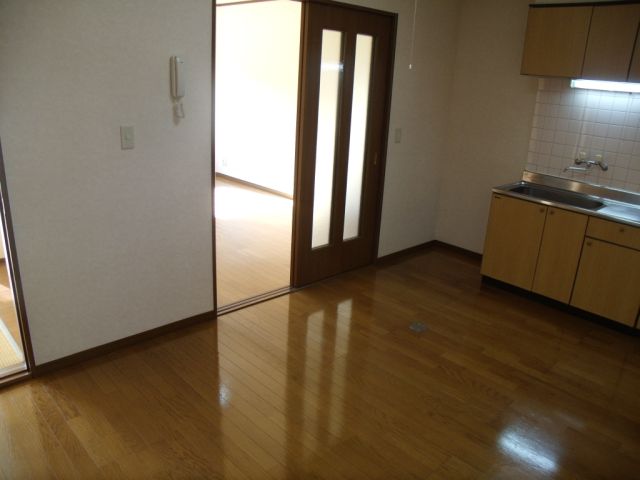 居室・リビング　テーブルを置いても狭くないかも。