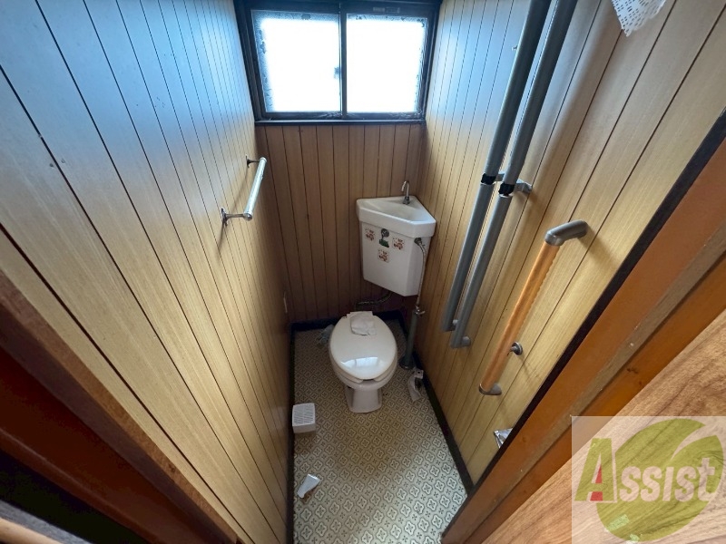 トイレ　こちらはトイレです。清潔感があり、安心して使用できます。