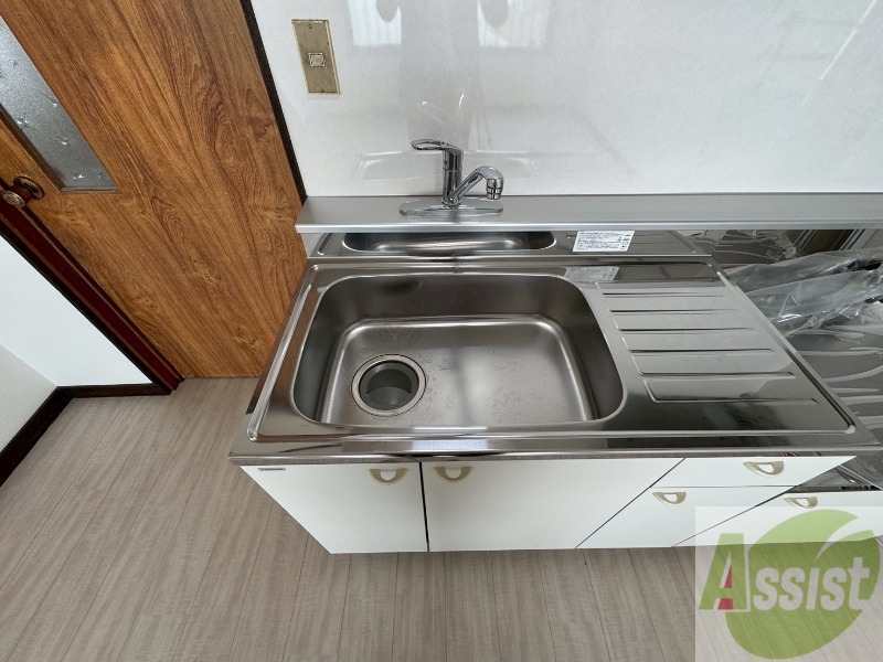 洗面設備　キッチンのシンクはピカピカで掃除意欲が湧いてきそう！