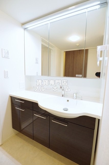 洗面設備　幅が広く使いやすい独立洗面台！