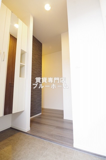 玄関　明るい玄関スペース！