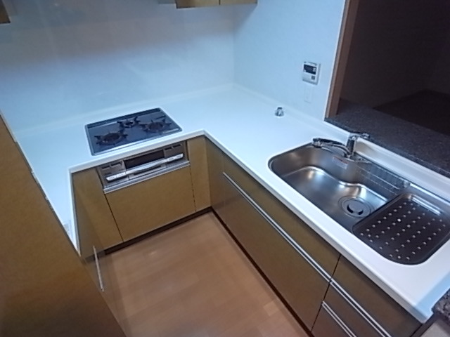 キッチン　カウンターキッチンのシステムキッチン