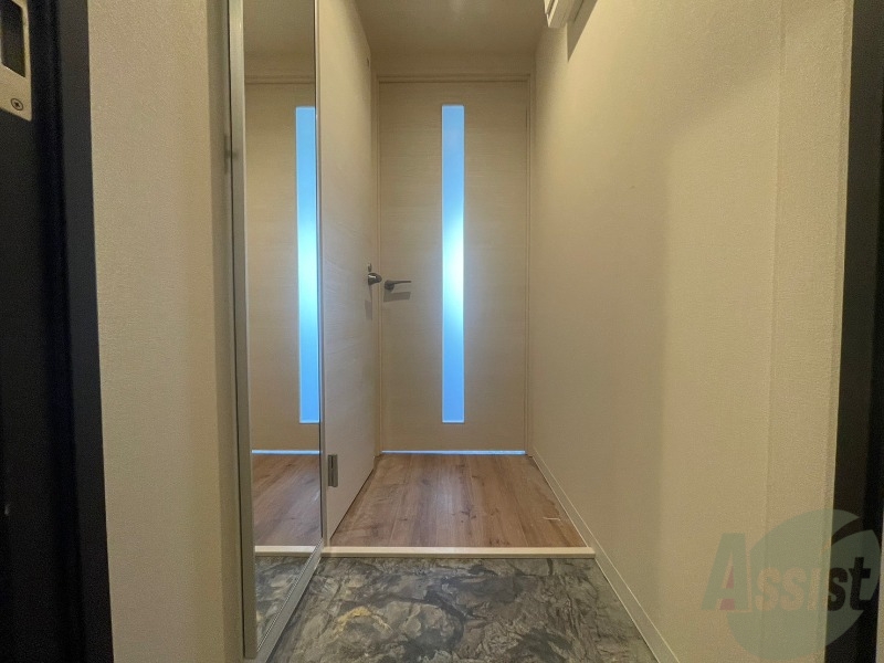 玄関　玄関の様子です。明るい印象ですね。気分もあがりそう。