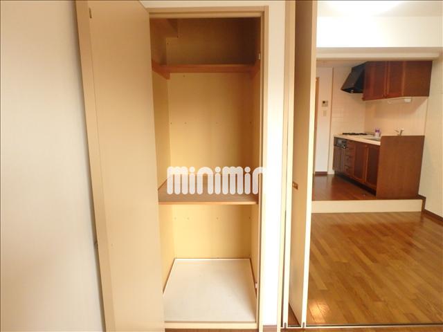 収納　６帖のお部屋側にも収納がございます。