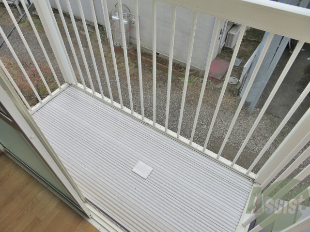 バルコニー　南向きで陽当たり良好で洗濯物も良く乾きますね