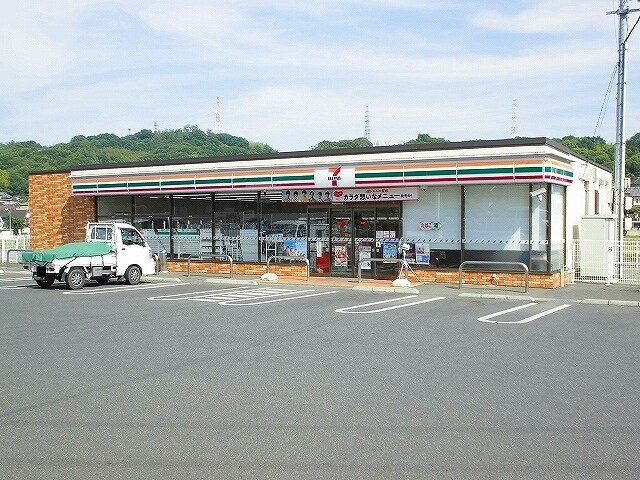 コンビニ　セブンイレブン（コンビニ）まで386m