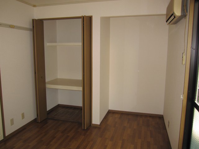 居室・リビング　同物件別室のお写真です