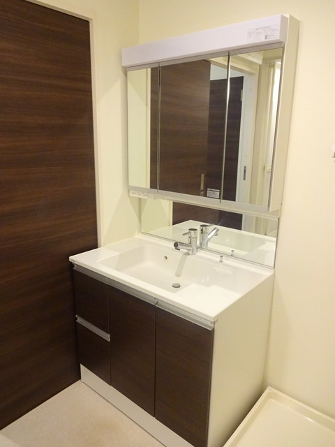 洗面設備　★三面鏡付き独立洗面台♪