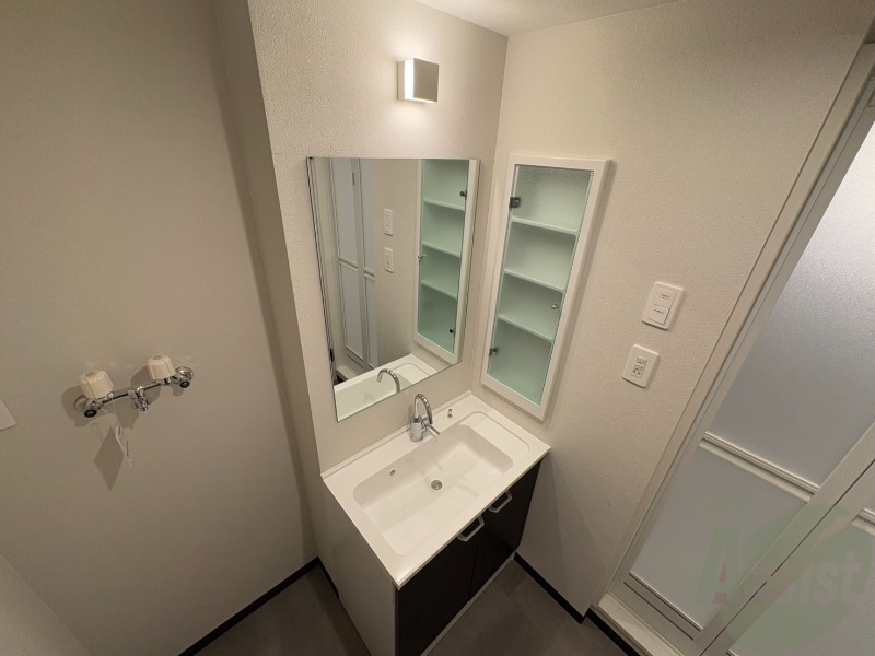 洗面設備　お洒落な独立洗面化粧台になっておりました！