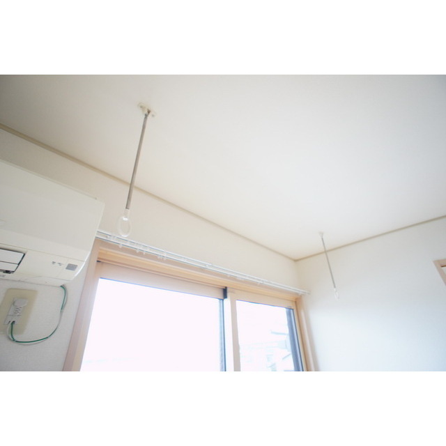 その他設備　室内物干しで雨の日も安心ですね