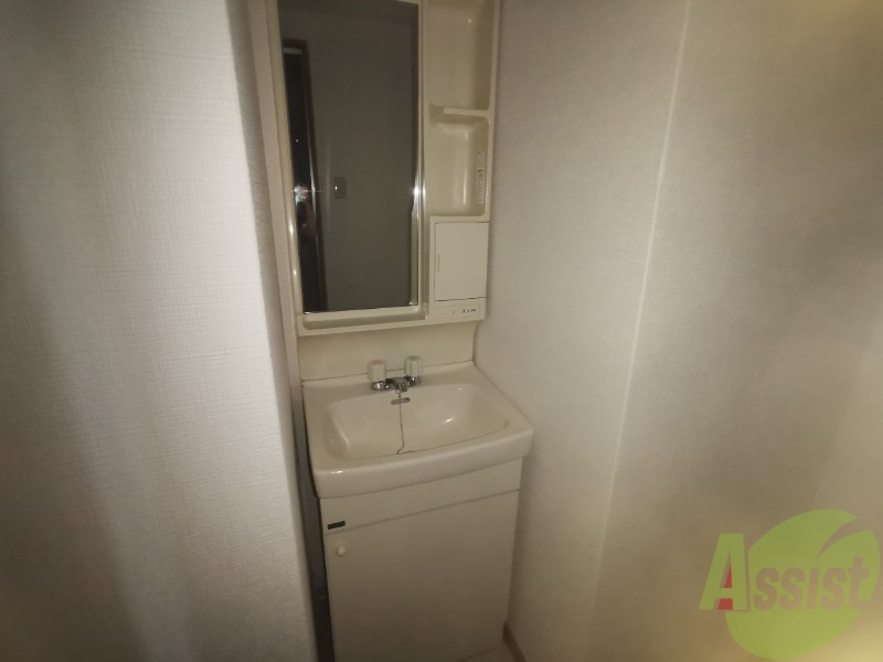 洗面設備　洗面台は独立しています。こちらでも身支度できますよ。