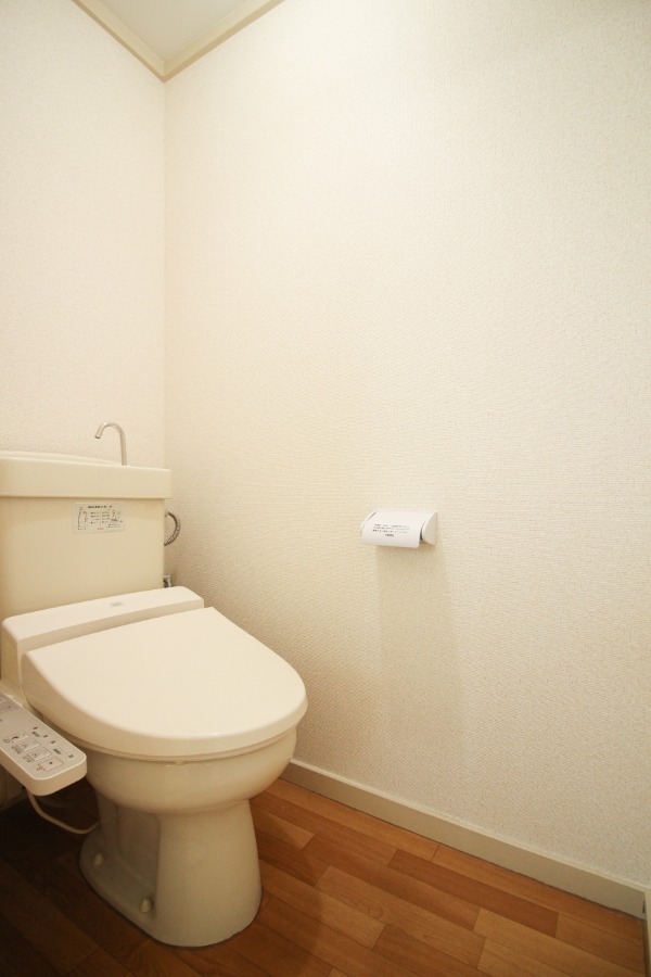 トイレ　温水洗浄便座