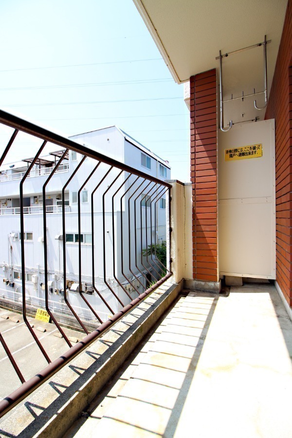 バルコニー　洗濯物が干せるバルコニー