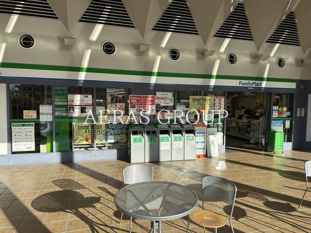 コンビニ　ファミリーマート 東海大学医学部付属八王子病院店（コンビニ）まで323m