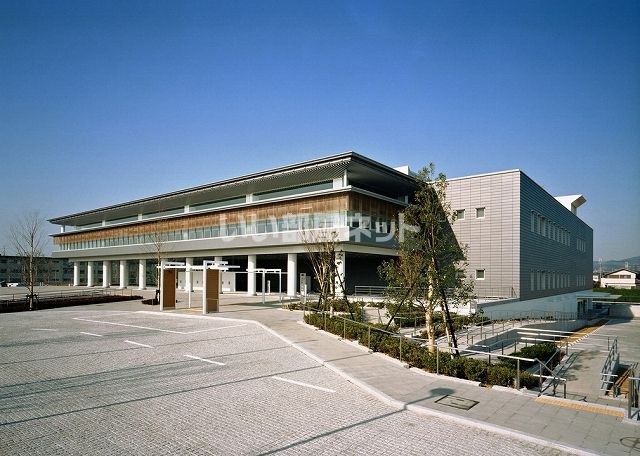 図書館　奈良県立図書情報館（図書館）まで422m