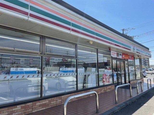 コンビニ　セブンイレブン牛久駅西店（コンビニ）まで2000m