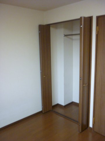 収納　ハンガーパイプ付きのクローゼット