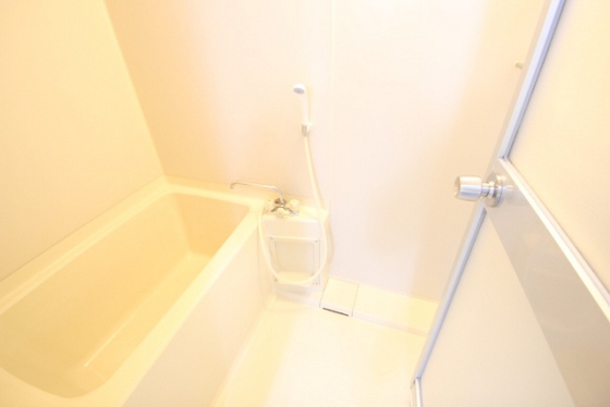 バス・シャワールーム　※別部屋の写真です