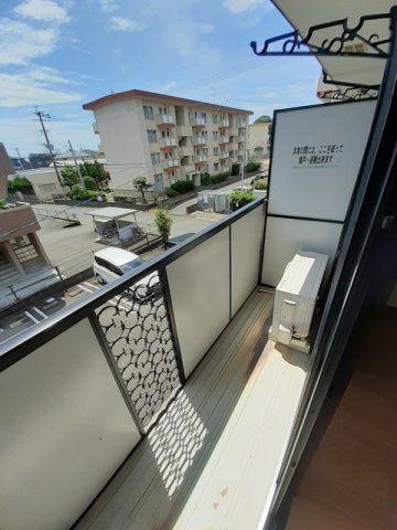 バルコニー　開放的で明るい空間を演出してくれるバルコニーです