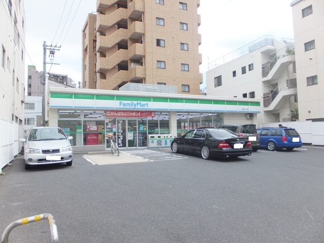 コンビニ　ファミリーマート三篠町三丁目店（コンビニ）まで191m