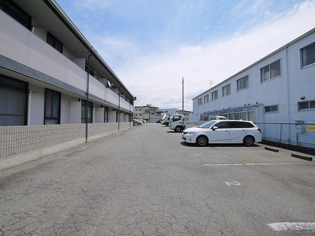 駐車場　駐車場に車を止められます