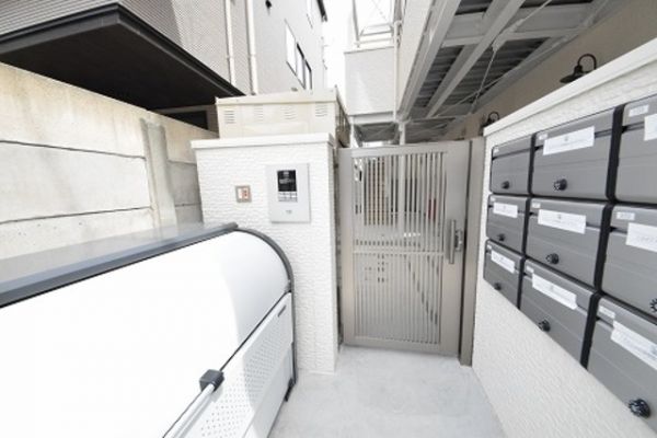東急大井町線 戸越公園駅 徒歩4分 3階建 築9年の外観写真