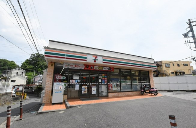 コンビニ　セブンイレブン 横浜中里店（コンビニ）まで512m