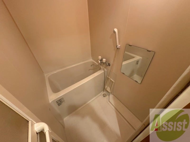 バス・シャワールーム　お風呂になります。一日の疲れを癒してくださいね。