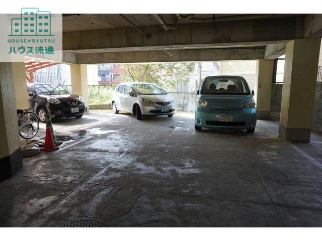 駐車場　駐車場