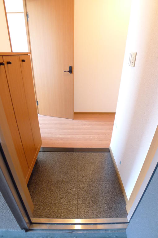 玄関　（写真は同物件イメージです。）