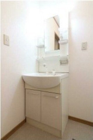 洗面設備　シャンプードレッサーの独立洗面台です。