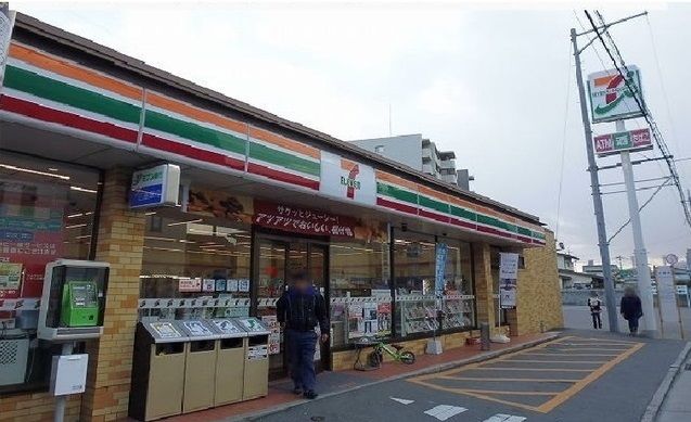 コンビニ　セブンイレブン（コンビニ）まで550m